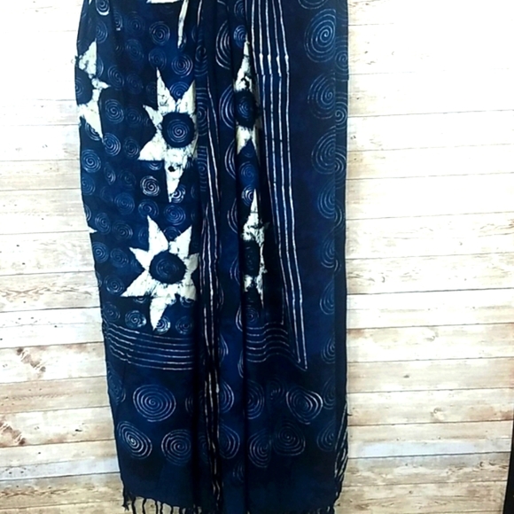 Fashion scarf, blue black and creme, large, can be worn as a sarong!!! - Picture 3 of 3